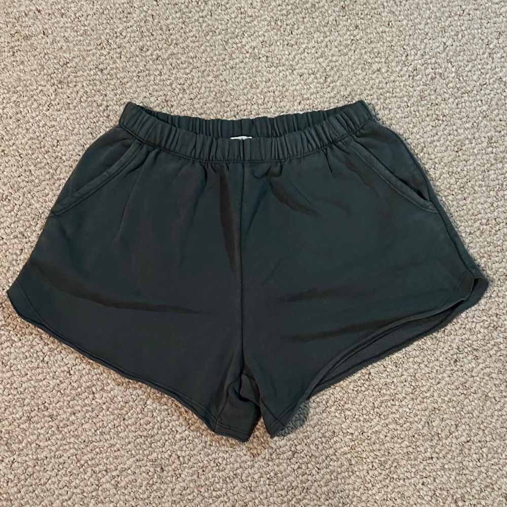 Light weight French terry shorts with pockets. Good condition.